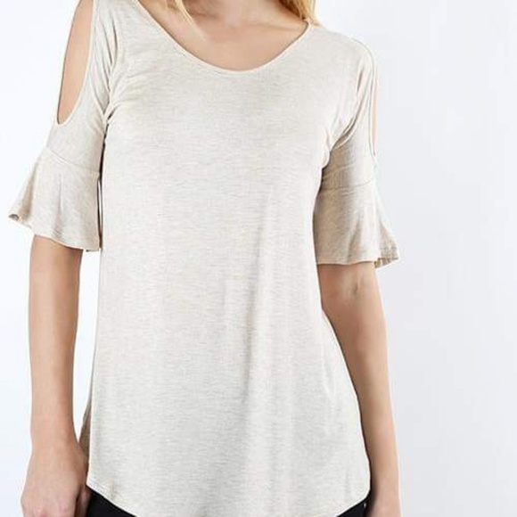 Cold shoulder Top - Picture 2 of 4